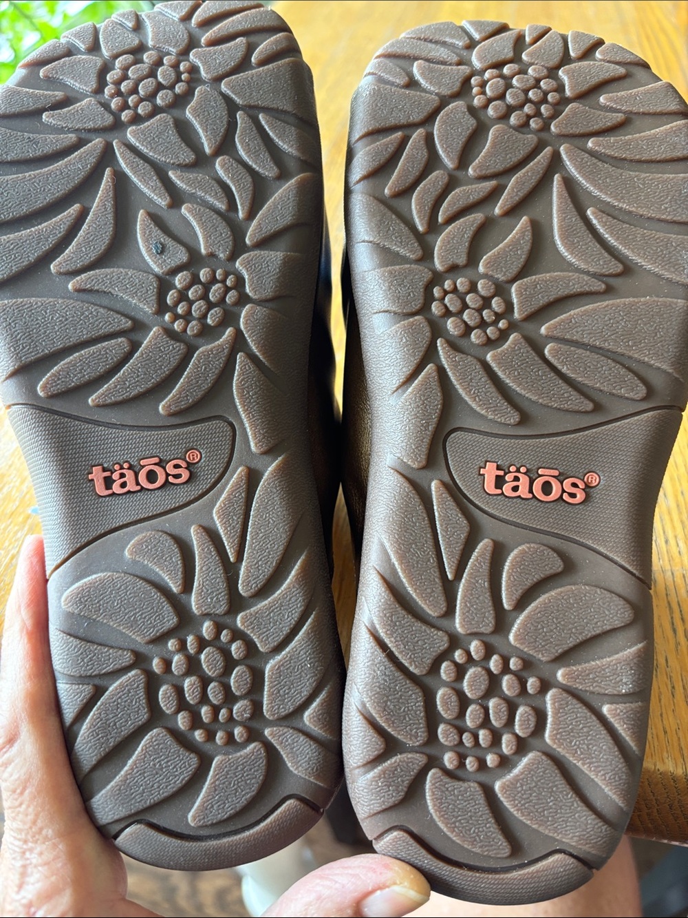Taos “Gift 2” Toe-Thong Sandals Metallic Bronze Size 7 New With Tags Comfy - Picture 7 of 12